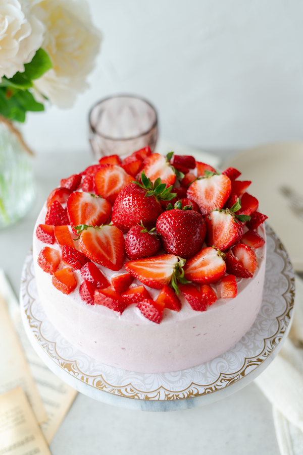 Strawberry Shortcake Classic | Chiffon, strawberry cream frosting, fresh strawberries