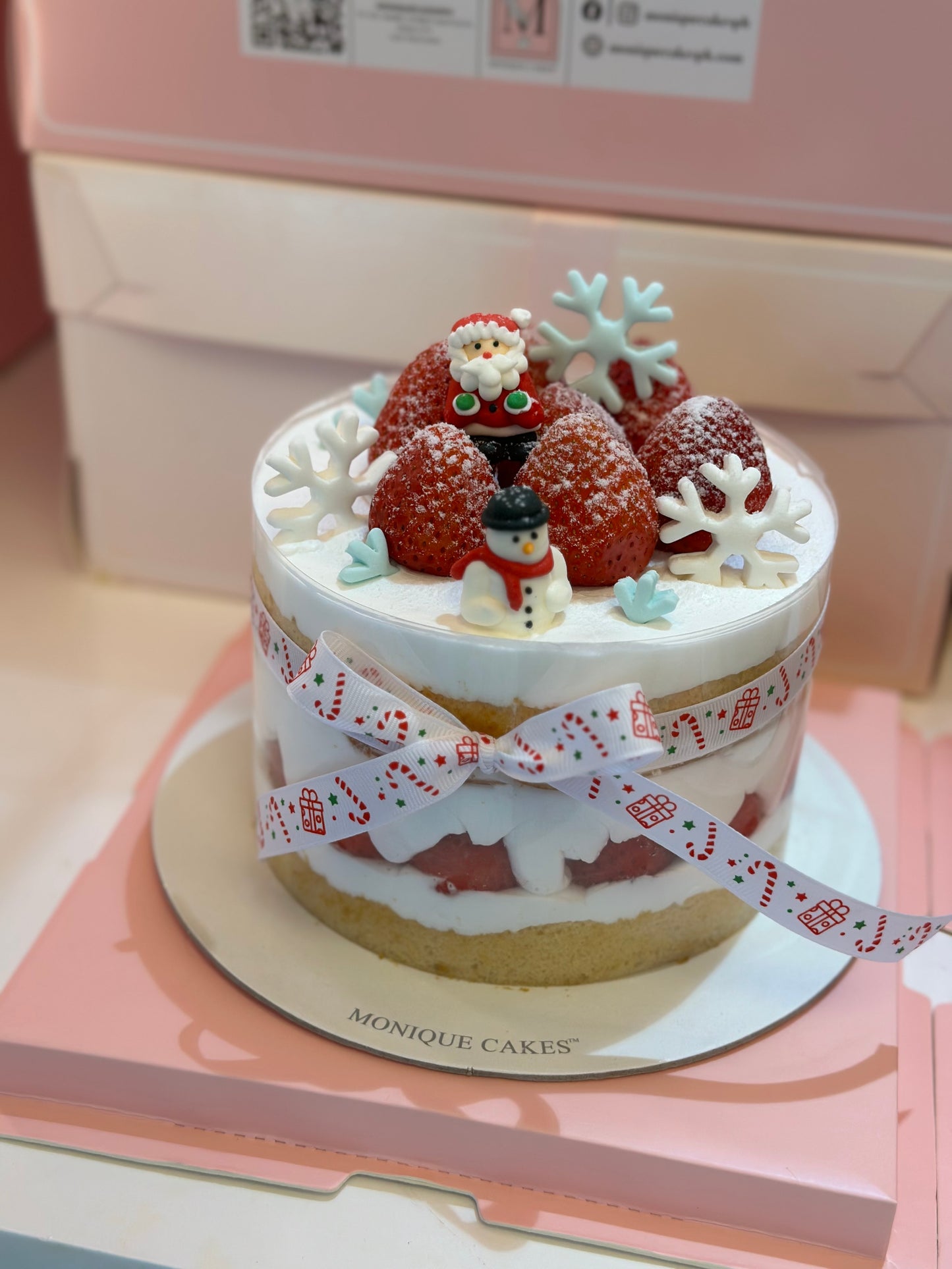 Christmas Strawberry-Vanilla Cream Cake