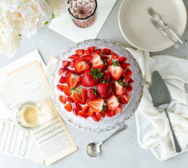 Strawberry Shortcake Classic | Chiffon, strawberry cream frosting, fresh strawberries